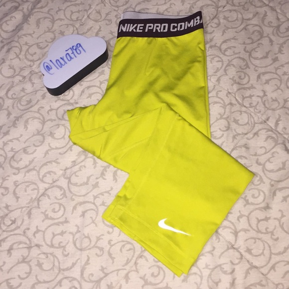 Nike Pants - Nike Pro Combat Cropped Leggings